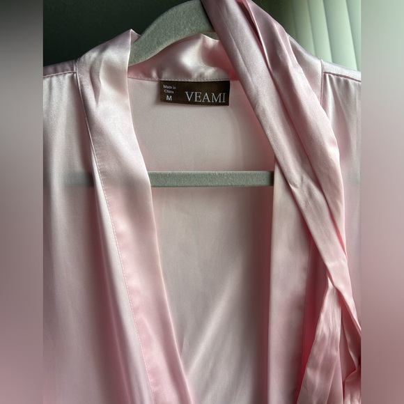 Set of two (2) satin robes - Picture 10 of 12